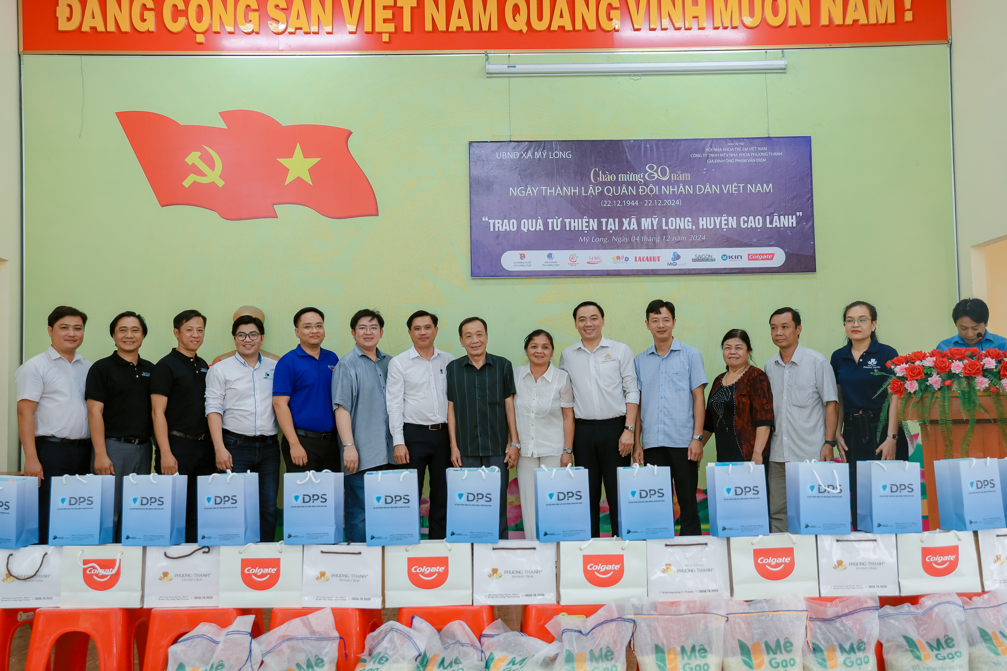 Trao quà từ thiện tại xã Mỹ Long, huyện Cao Lãnh