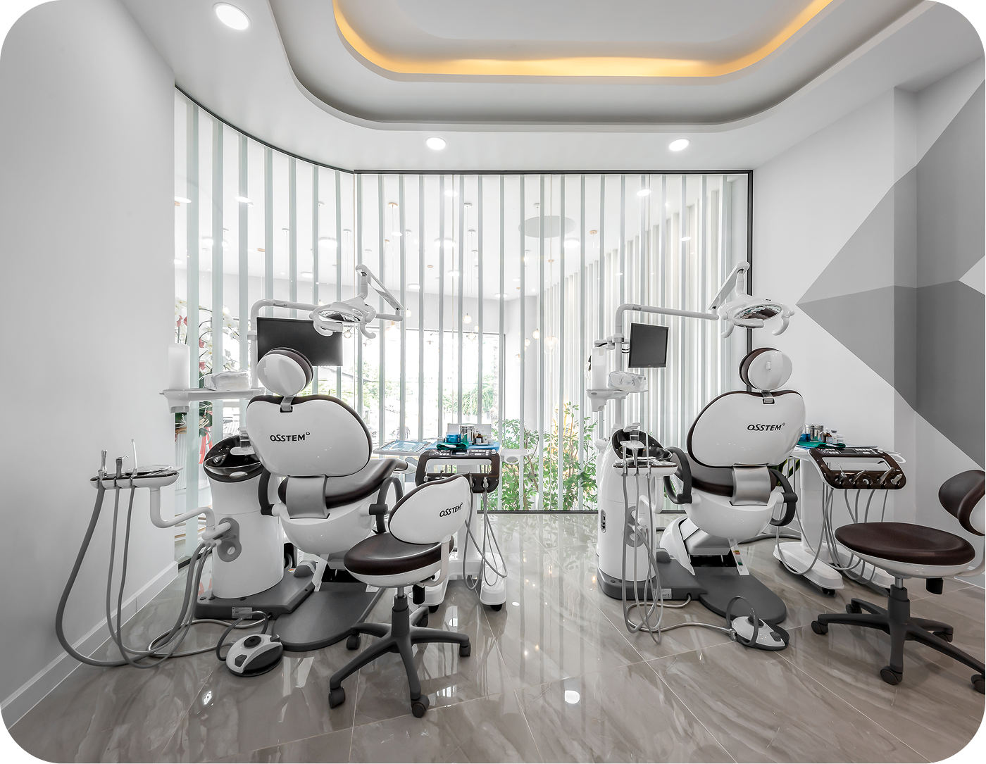 Hình ảnh không gian nha khoa Phương Thành với các thiết bị y tế hiện đại