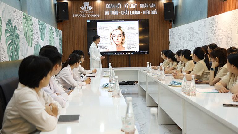 Buổi đào tạo chuyên môn tại Nha Khoa Phương Thành về kỹ thuật thẩm mỹ vùng mặt