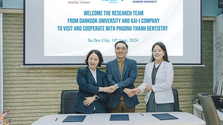 BSCKII Phạm Kim Thành ký kết hợp tác với đoàn nghiên cứu trường đại học và doanh nghiệp nước ngoài.