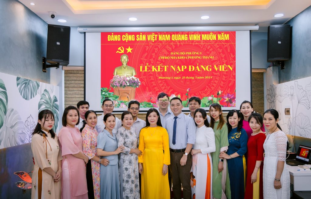 Chi bộ nha khoa Phương Thành kết nạp thêm 03 Đảng viên mới