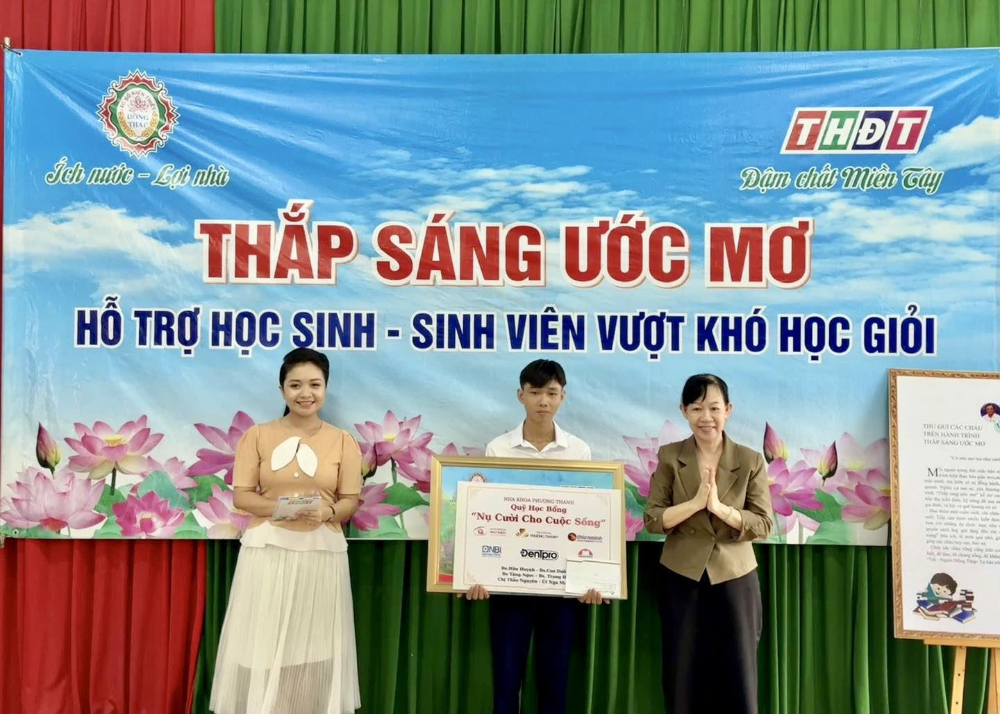 Quỹ học bổng “Nụ cười cho cuộc sống” đồng hành cùng chương trình “Thắp sáng ước mơ” 