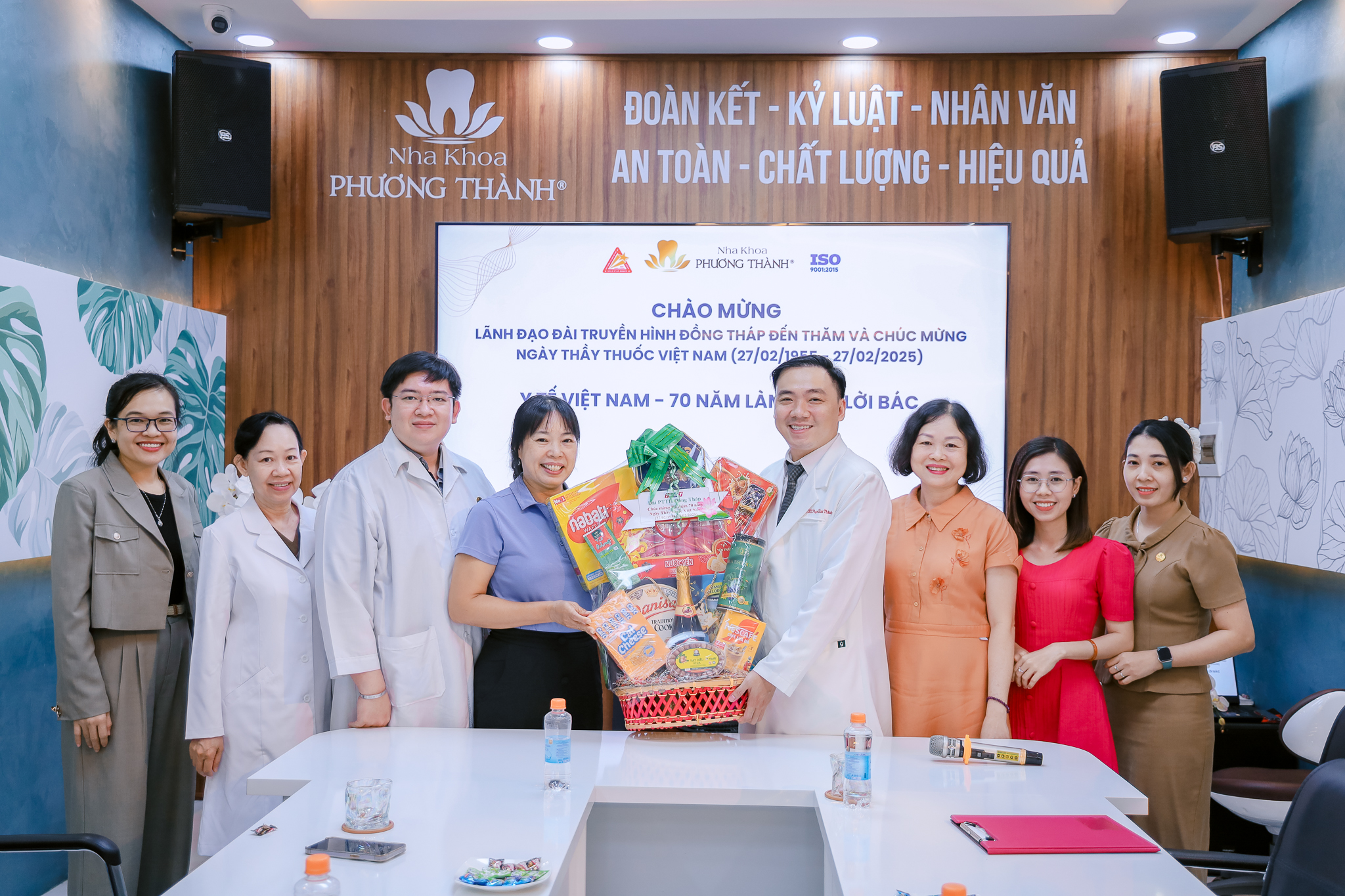 Nhiều cơ quan, đơn vị chúc mừng nha khoa Phương Thành nhân ngày Thầy Thuốc Việt Nam