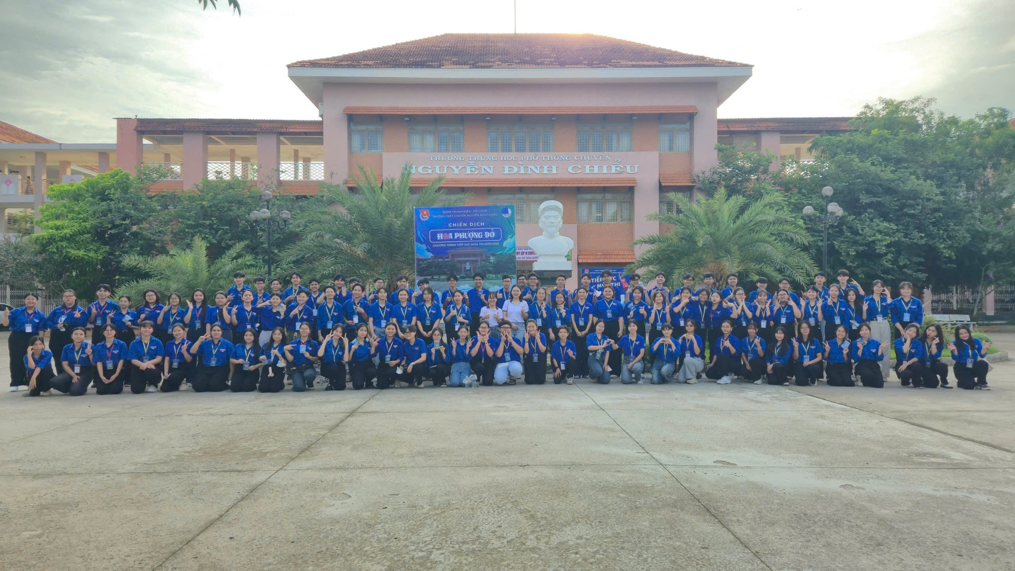 Nha khoa Phương Thành đồng hành tiếp sức mùa thi 2025