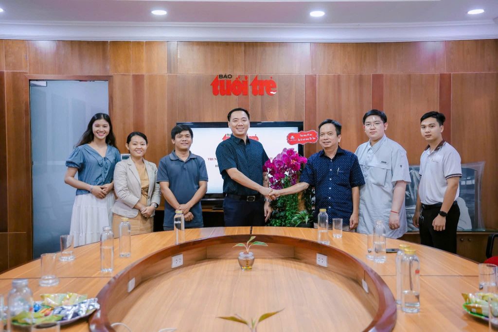 Lãnh đạo Nha khoa Phương Thành đã đến thăm và gửi lời chúc mừng tới các cơ quan báo chí