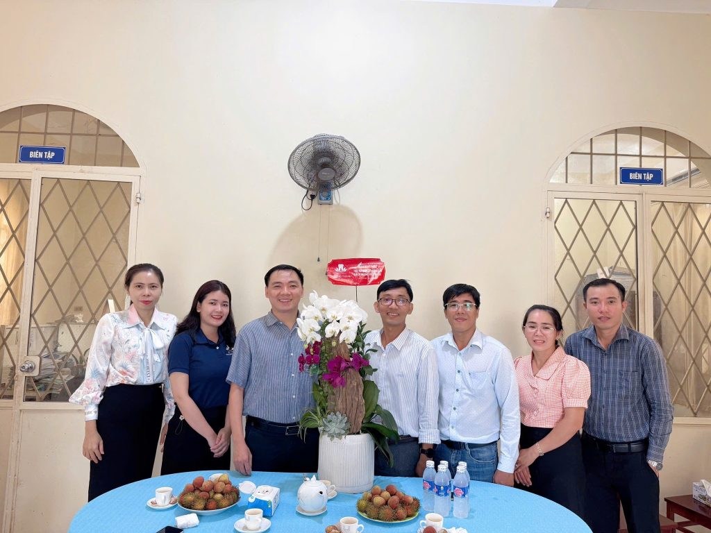 Lãnh đạo Nha khoa Phương Thành đã đến thăm và gửi lời chúc mừng tới các cơ quan báo chí