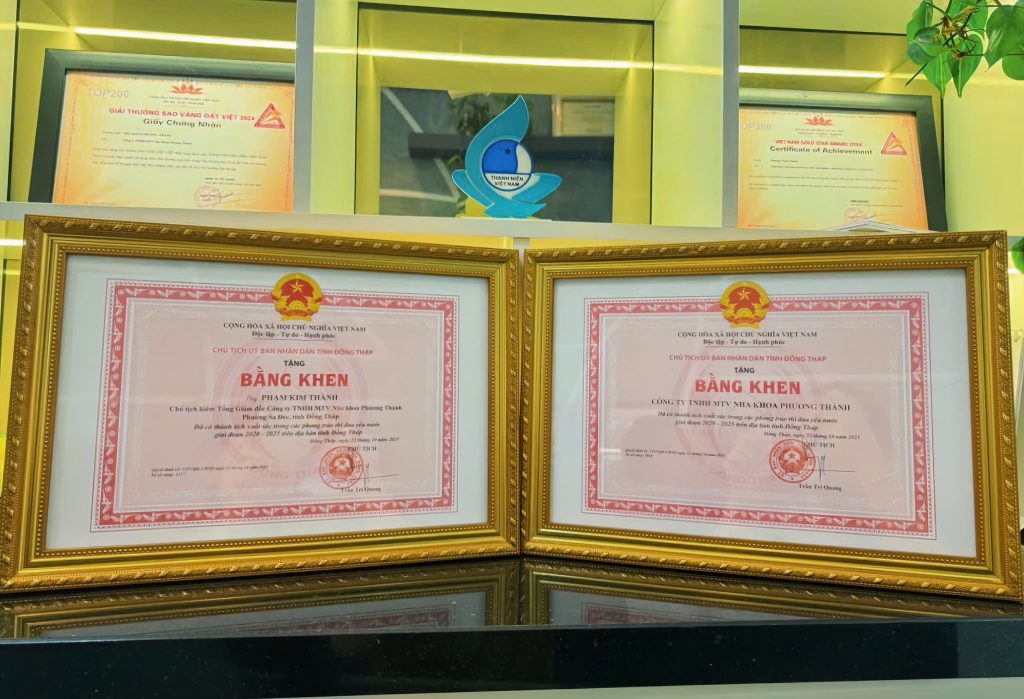 Nha khoa Phương Thành nhận bằng khen tại đại hội thi đua yêu nước cấp tỉnh