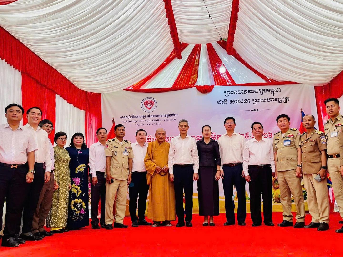 Nha khoa Phương Thành trao 30 phần quà động viên học sinh trường tiểu học Hữu Nghị Khmer – Việt Nam