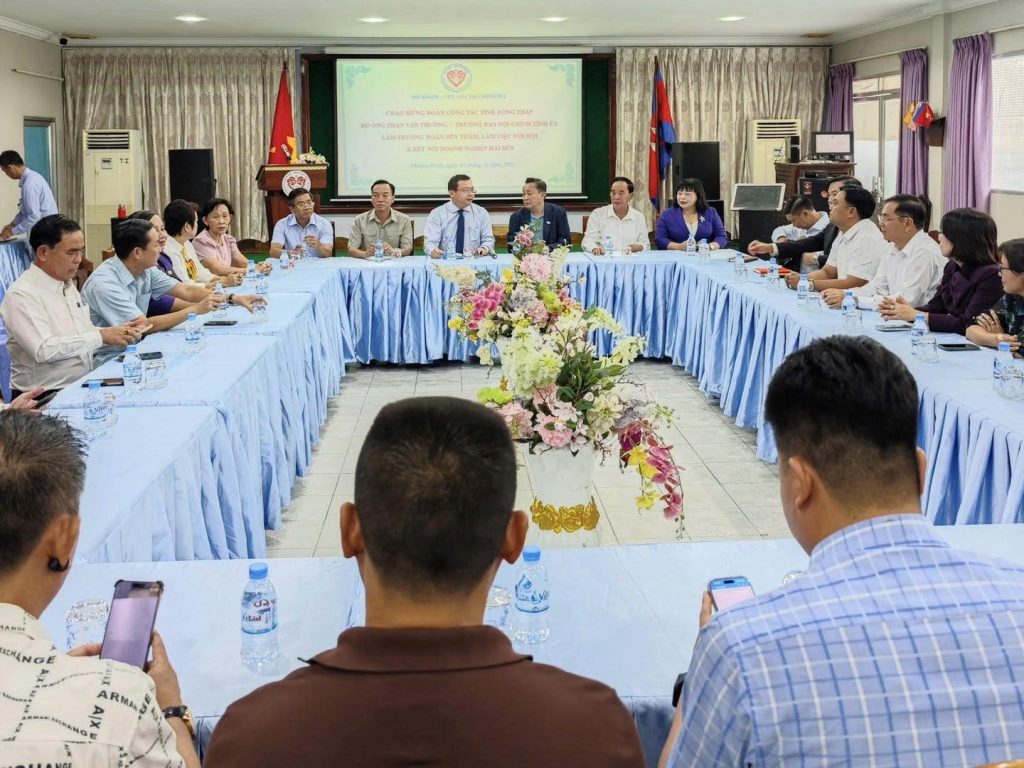 Hoạt động làm việc với doanh nghiệp Việt kiều tại Campuchia