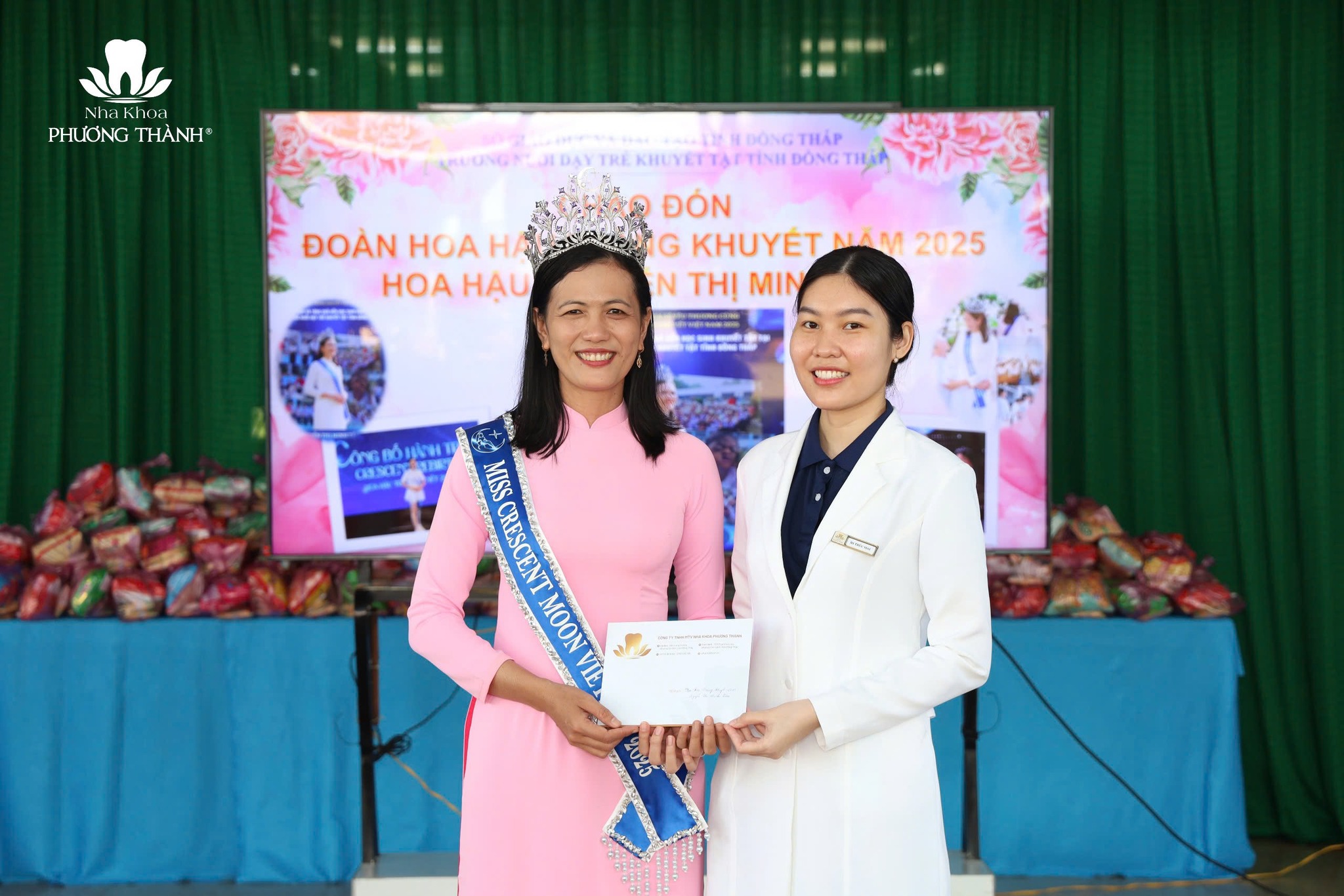 Hoa hậu Trăng Khuyết 2025 – cô giáo Nguyễn Thị Minh Tâm và nha khoa Phương Thành: lan tỏa nụ cười tự tin