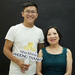 Hình ảnh khách hàng hài lòng khi làm răng tại nha khoa Phương Thành