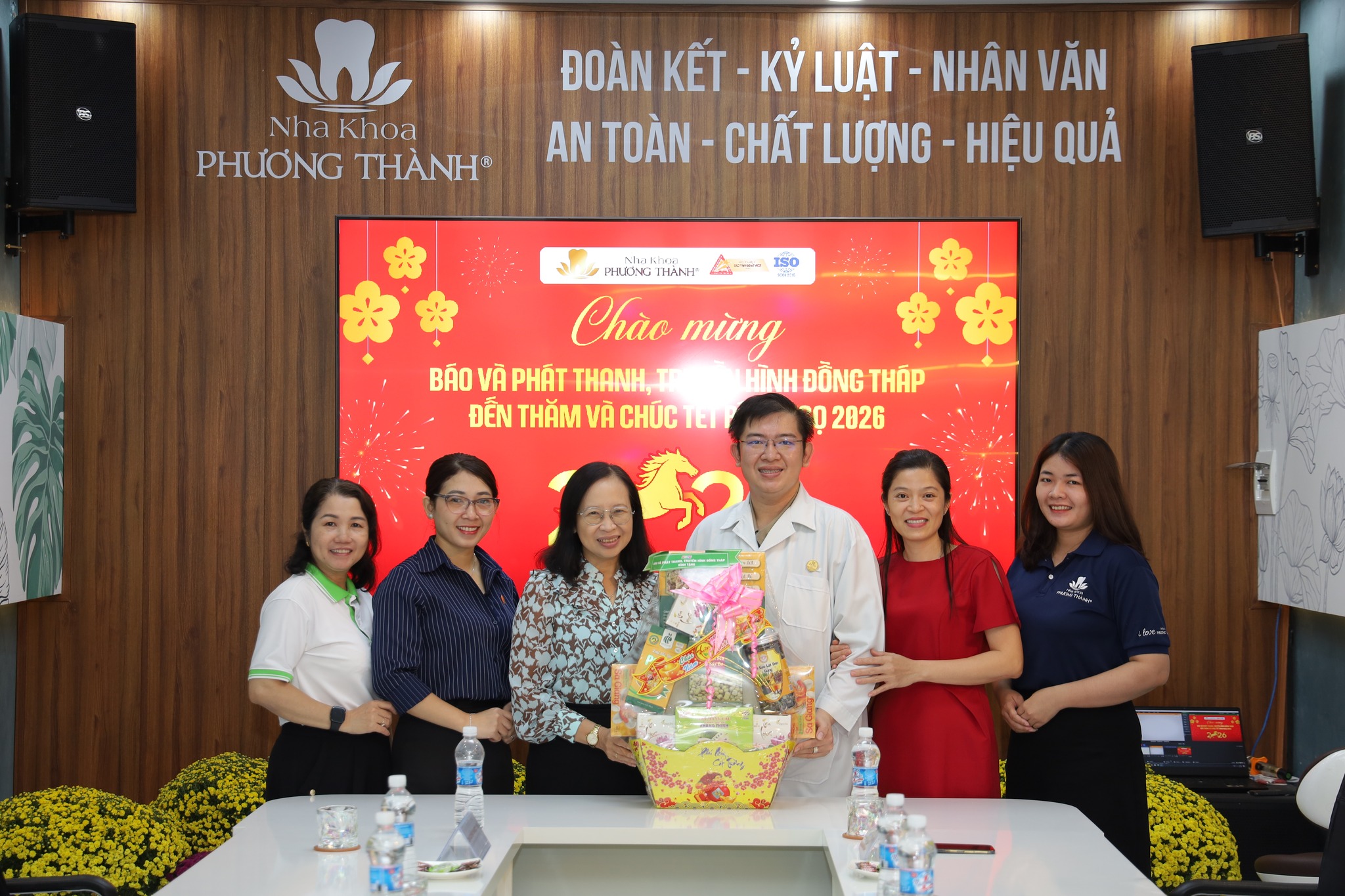 Nha khoa Phương Thành vinh dự đón tiếp Báo và Phát thanh, Truyền hình Đồng Tháp đến chúc Tết Nguyên đán Bính Ngọ