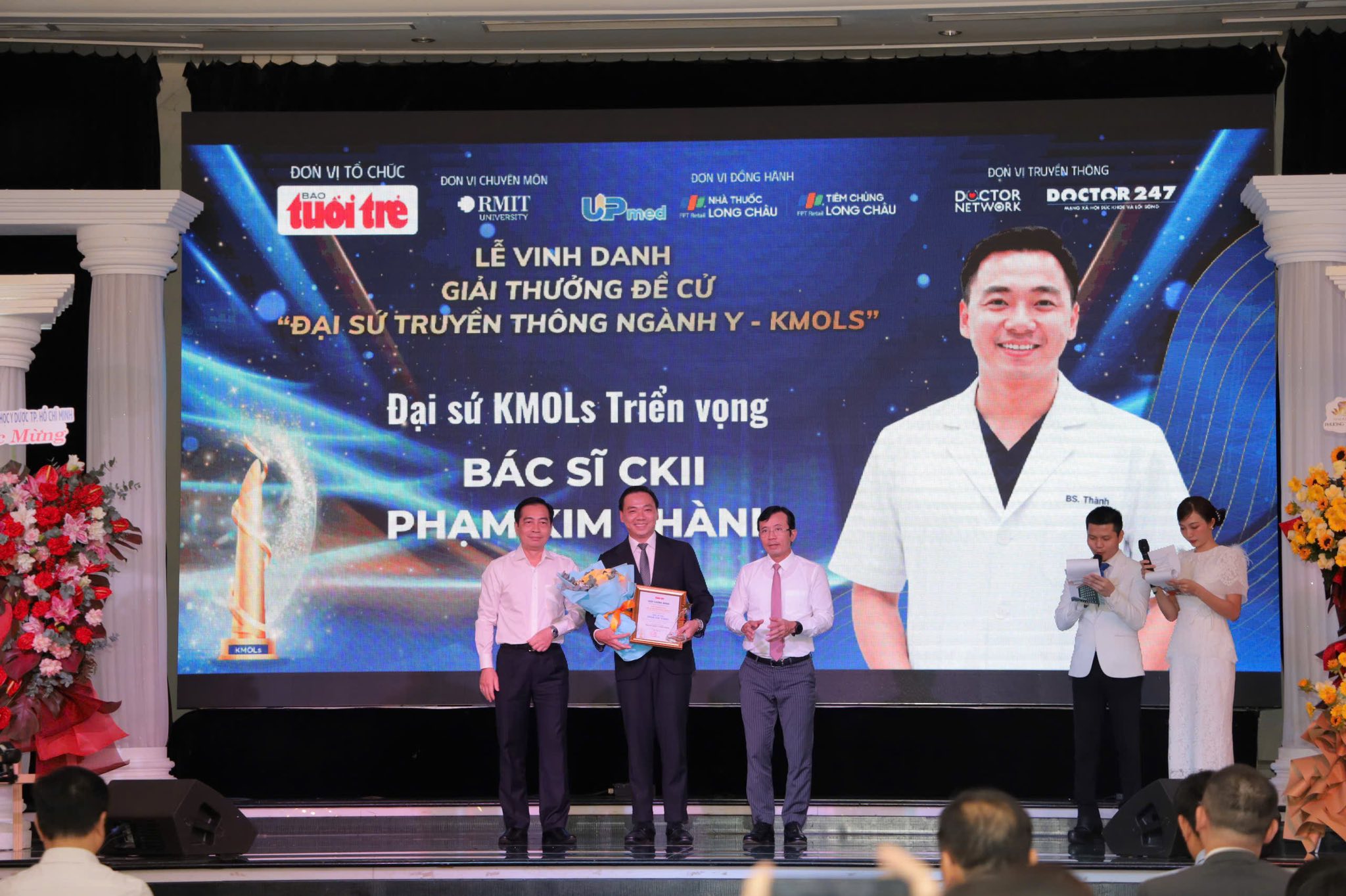 BS CKII Phạm Kim Thành nhận Giải KMOLs Triển vọng – Ghi nhận cho hành trình lan tỏa giá trị y khoa bằng sự chân thành